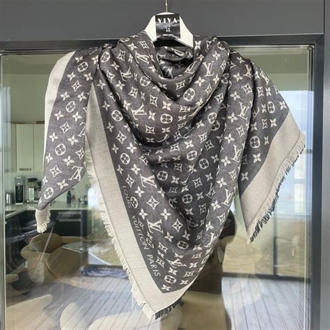 sjaal louis vuitton prijs|Louis Vuitton denim shawl.